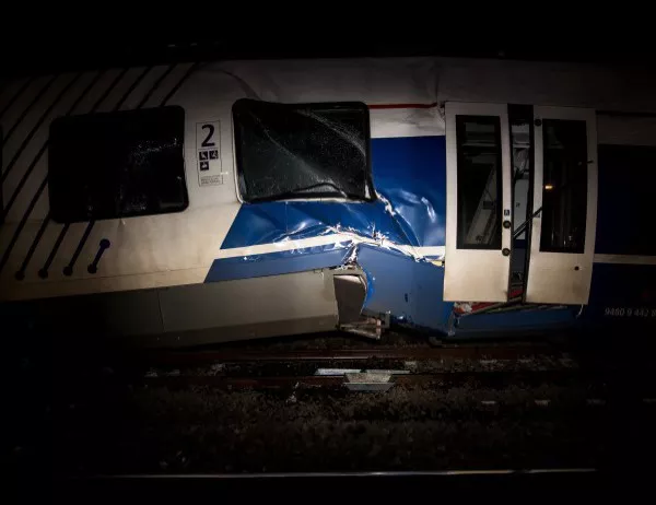 Влак блъсна автобус в Австрия, има жертви 