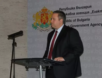 Министър Йоловски с подробности за електронното връчване на фишове