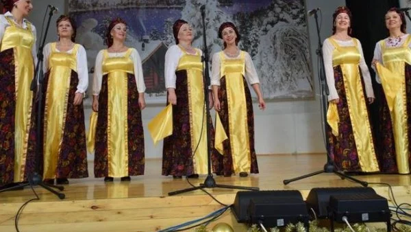 Самодейци от Приморско подариха концерт за Рождество Христово