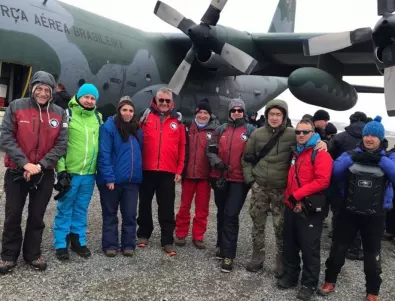 Пимпирев и група учени се завръщат от антарктическата експедиция 