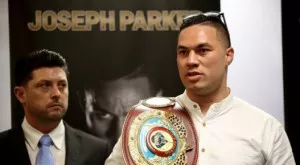 Джошуа и Паркър се разбраха за парите, новозеландецът прибира по-голямата част