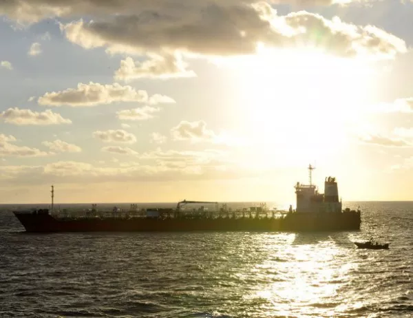 Руски танкери са доставяли петрол на КНДР в нарушение на санкциите на ООН?*