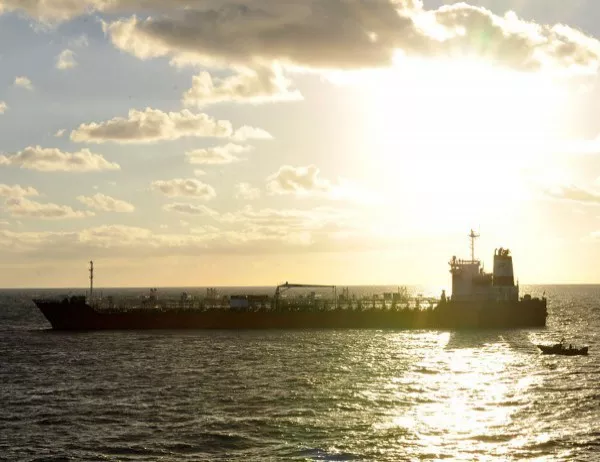 Скандалният танкер "Бадр" не стигна до Одеса, връща се в Бургас