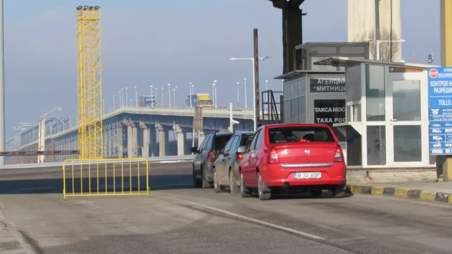 Протест срещу БФС и в Русе - фенове блокират Дунав мост