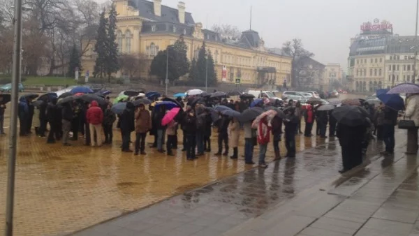 Опашки пред БНБ за новата евро десетолевка