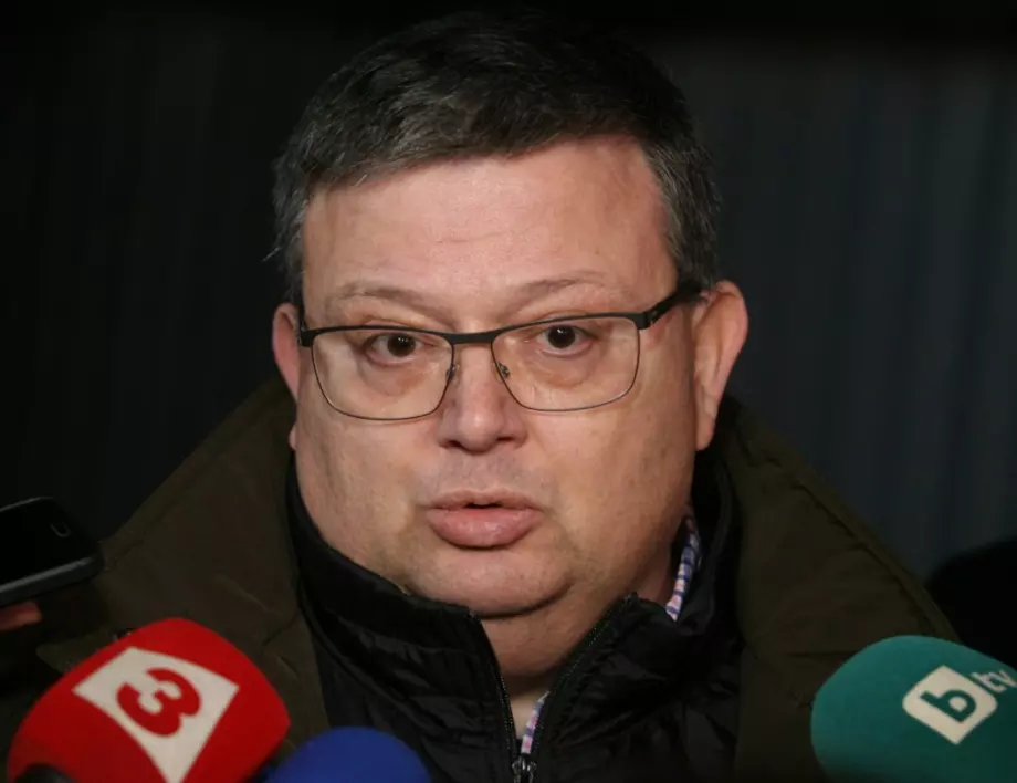 Сотир Цацаров ще съди "Антикорупционния фонд" заради твърдение, че телевизионна водеща му е гадже