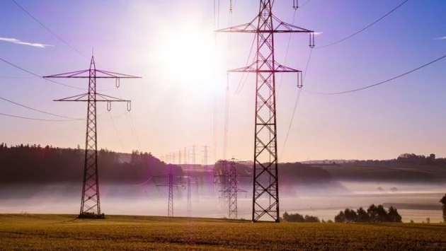 До 300 киловатчаса електроенергия при повечето битови клиенти на EVN България през април 