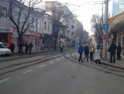 Отцепиха улица в центъра на София заради въоръжен мъж