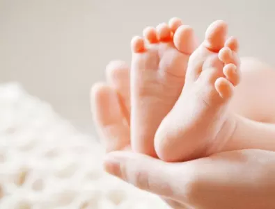 Китайка роди близнаци с прекъсване от 10 години 