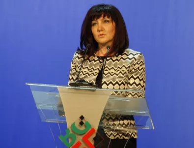 Караянчева за недопуснатите в НС майки: Имаме правилник за облеклото, трябваше да се преоблекат