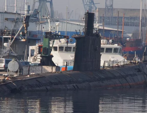 Последната ни подводница безславно гние на варненското пристанище