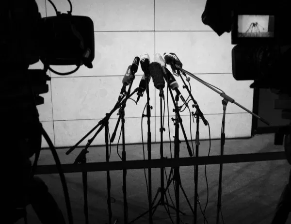 Над 100 НПО поискаха Вучич да спре заплахите срещу журналисти