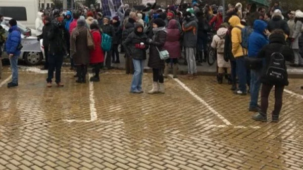 Многохилядни протести в Солун за спора с името на Македония (ВИДЕО)