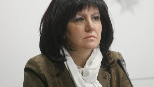 Цвета Караянчева: Президентът трябва малко да обере говоренето си