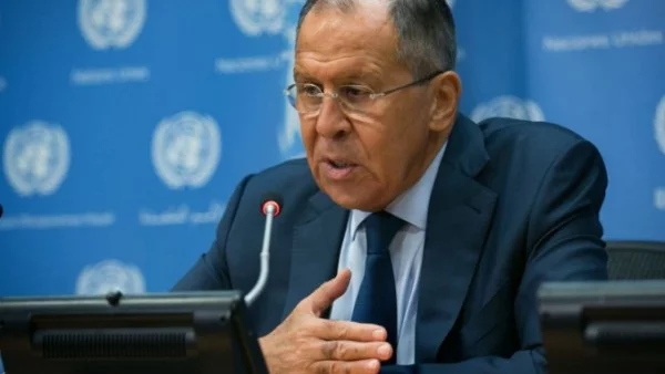 Москва и Белград пак се прегърнаха, Лавров не очаквал украински сценарий в Сърбия