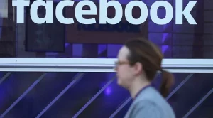 Facebook губи младите, те предпочитат Snapchat