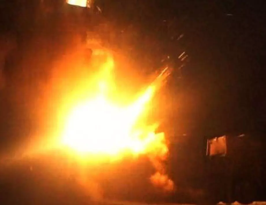 Мощни експлозии във фабрика за боеприпаси в Сърбия 