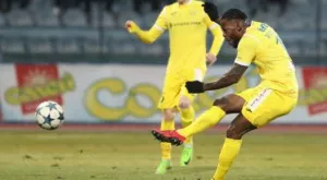 {{ otherArticle[0].article.title }}