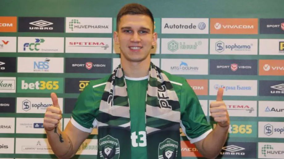 Футболистът на Лудогорец Якуб Свиерчок е напът да заиграе в Полша за постоянно
