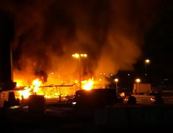 Пожар избухна в мол близо до Санкт Петербург 