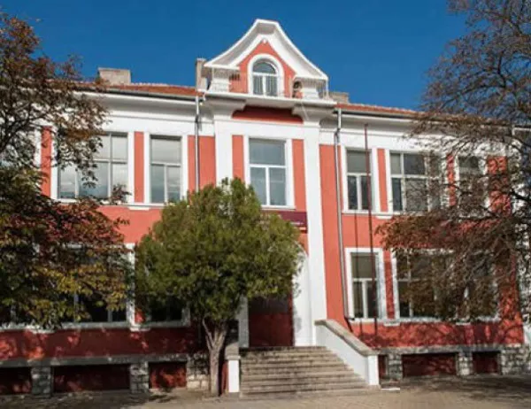 Сливането на училища в Сливен се отлага за неопределено време