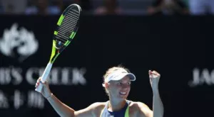 Вожняцки сложи край на австралийската приказка на Мертенс и ще играе финал в Австралия