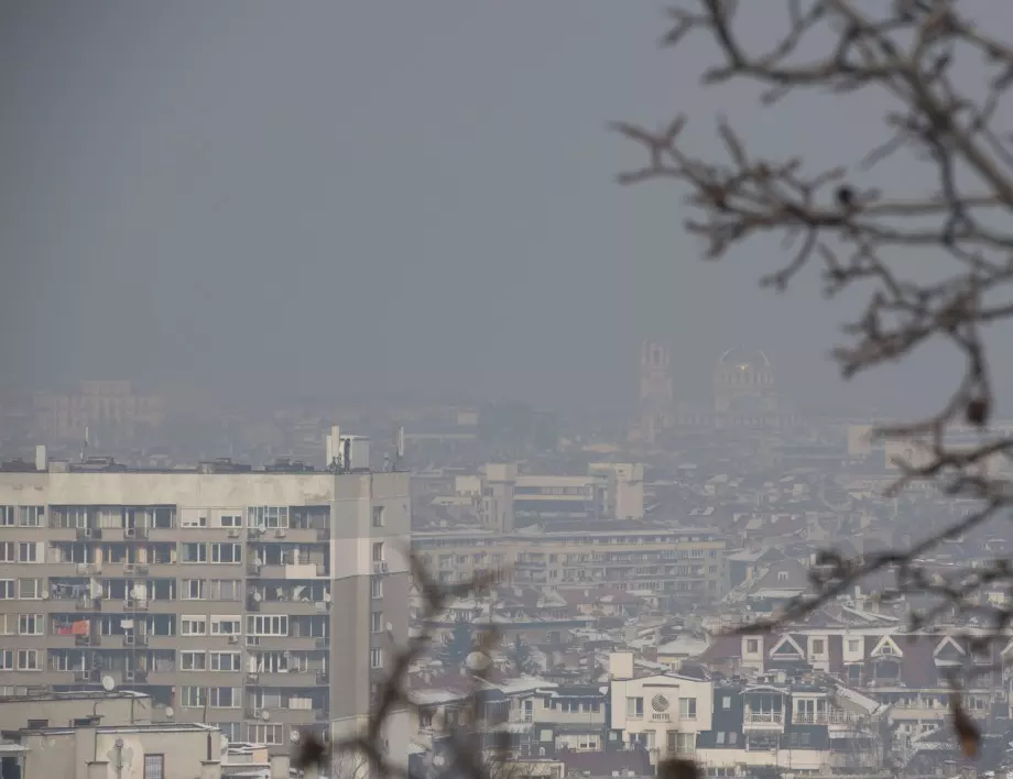 Пак предупреждение за мръсен въздух в София - ще има безплатни паркинги, но не и зелен билет