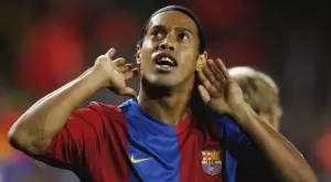 Неповторим: Шоуто на 41-годишния Роналдиньо - гол, греда, финес, смях (ВИДЕО)