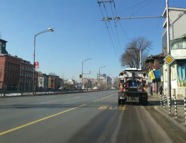 В София метат и мият улиците извънредно заради мръсния въздух