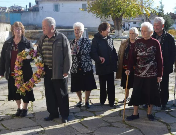 Пенсионери от Ивайловград отпразнуваха пет години от основаването на клуба си
