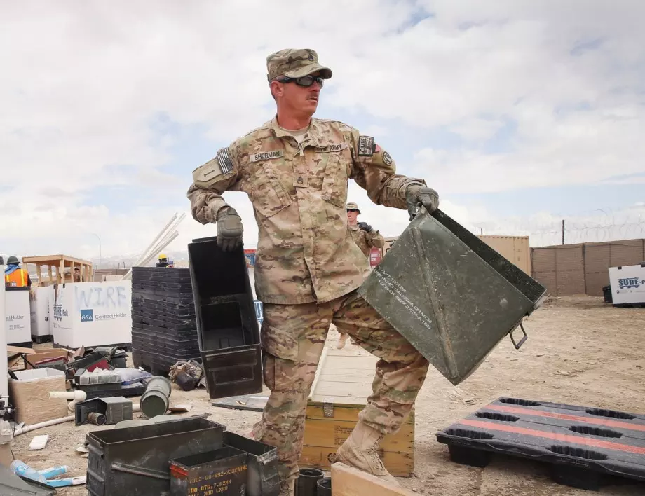 САЩ спира извеждането на войски от Афганистан до 15 януари