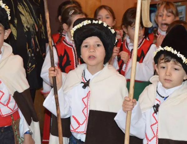 Димитровград е домакин на Фестивала на зимната обредност и коледарските песни