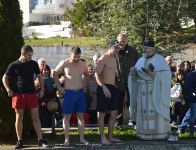 Христо Иванов хвана кръста на Йордановден в Ивайловград 