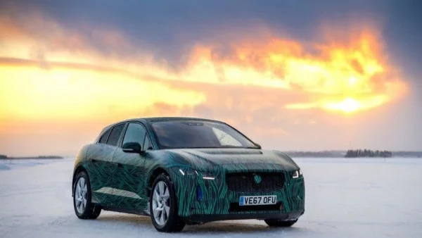 Електрическият Jaguar J-PACE се зарежда за 45 минути