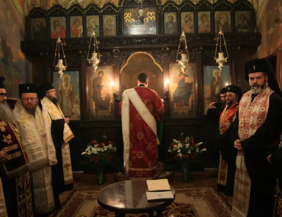 Синодът разясни как ще протекат Великденските служби