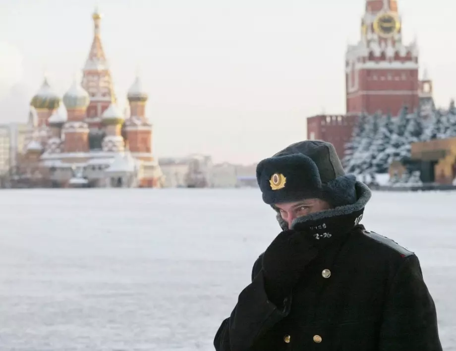 Проверяват за бомби над 100 училища, десетки молове и метрото в Москва