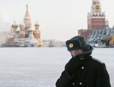 Заради многото сняг в Москва - кметски призив да не се ползват коли и да се ходи по желание на училище