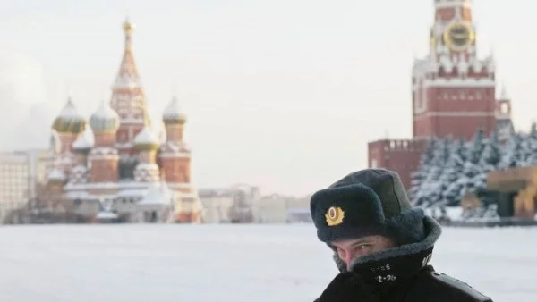Заради многото сняг в Москва - кметски призив да не се ползват коли и да се ходи по желание на училище