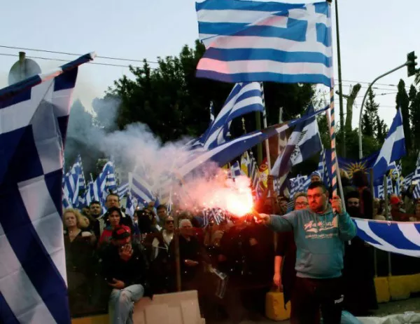 В Деня на труда Гърция парализирана от стачка по суша и вода