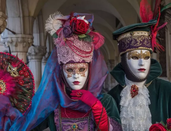 Хиляди туристи се събраха за откриването на карнавала във Венеция