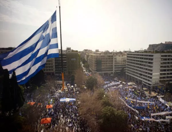Ципрас омаловажи протеста заради Македония, Гърция направи забележка на Йоханес Хан