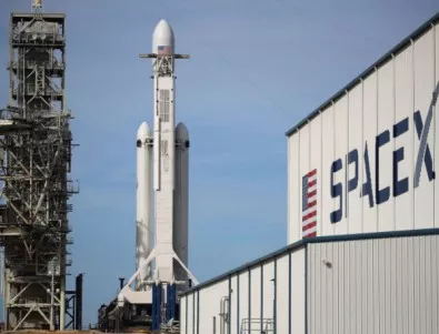 Неофициално: SpaceX търсят заем от половин милиард долара