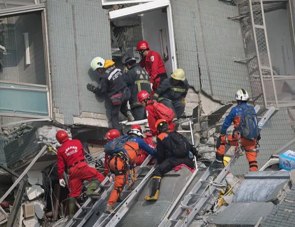 Мощно земетресение взе жертви в Тайван, няма връзка със стотици хора (ВИДЕО)