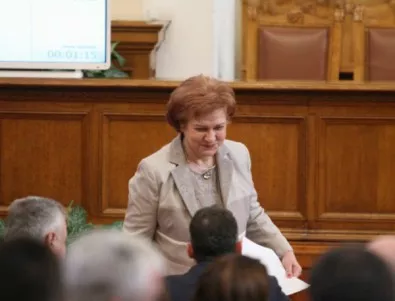 Менда Стоянова надигна глас срещу по-високия осигурителен доход, но не много силно