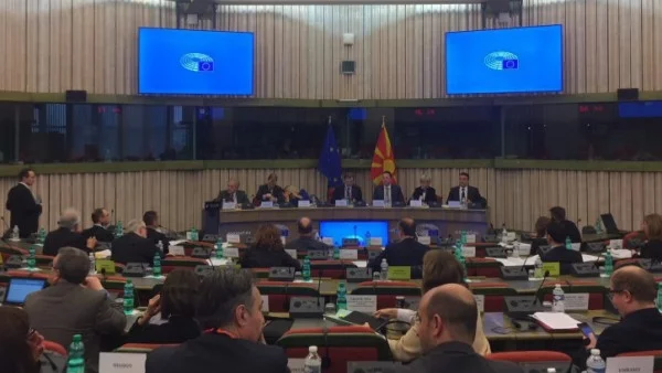 Наши евродепутати се пребориха за промени в резолюцията за Македония, въпреки гръцката съпротива