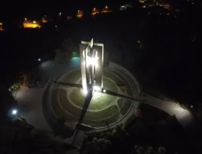 Паметникът Камбаните - почистен и обновен