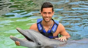 {{ otherArticle[0].article.title }}