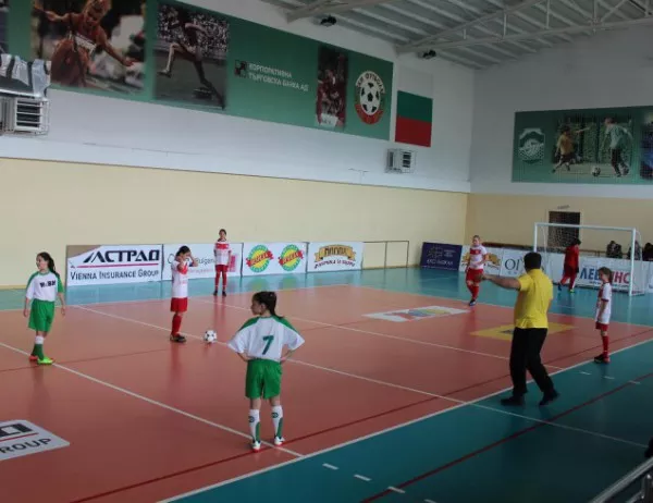 Община Тетевен бе домакин на футболен турнир в зала за момичета