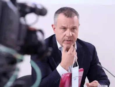 Емил Кошлуков се закани да съди министъра на културата