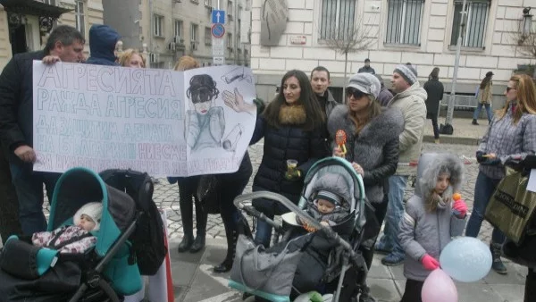 Протест срещу насилието в детските градини в Добрич